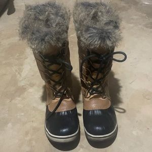 Barely worn winter boots